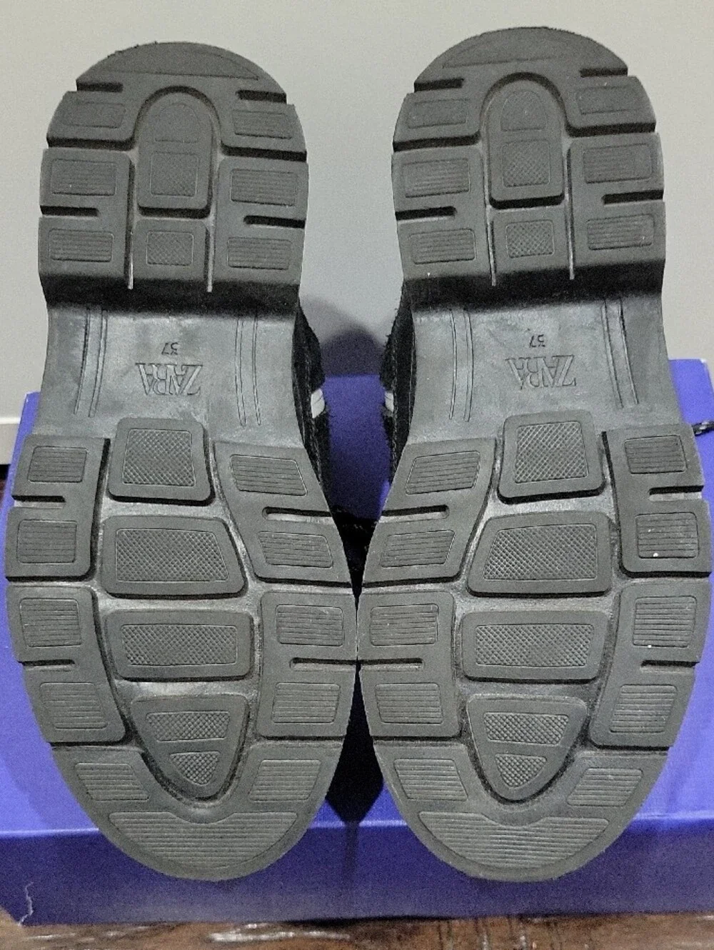 Zara Kids Hiking Boots featuring striking blue lace loops and patterned laces